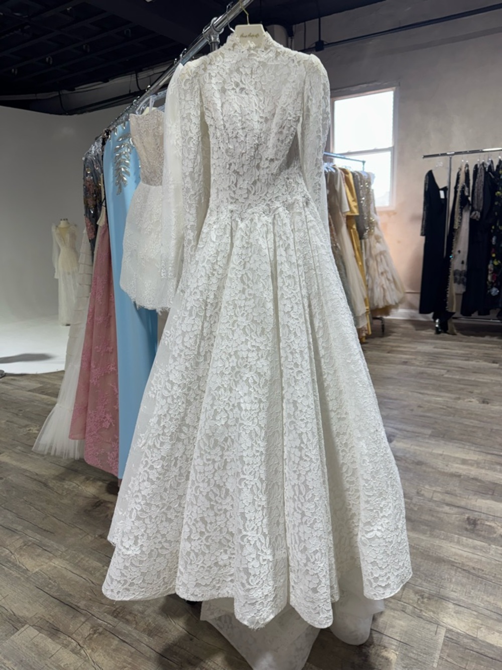 Elegant White Lace Long-Sleeve Wedding Dress